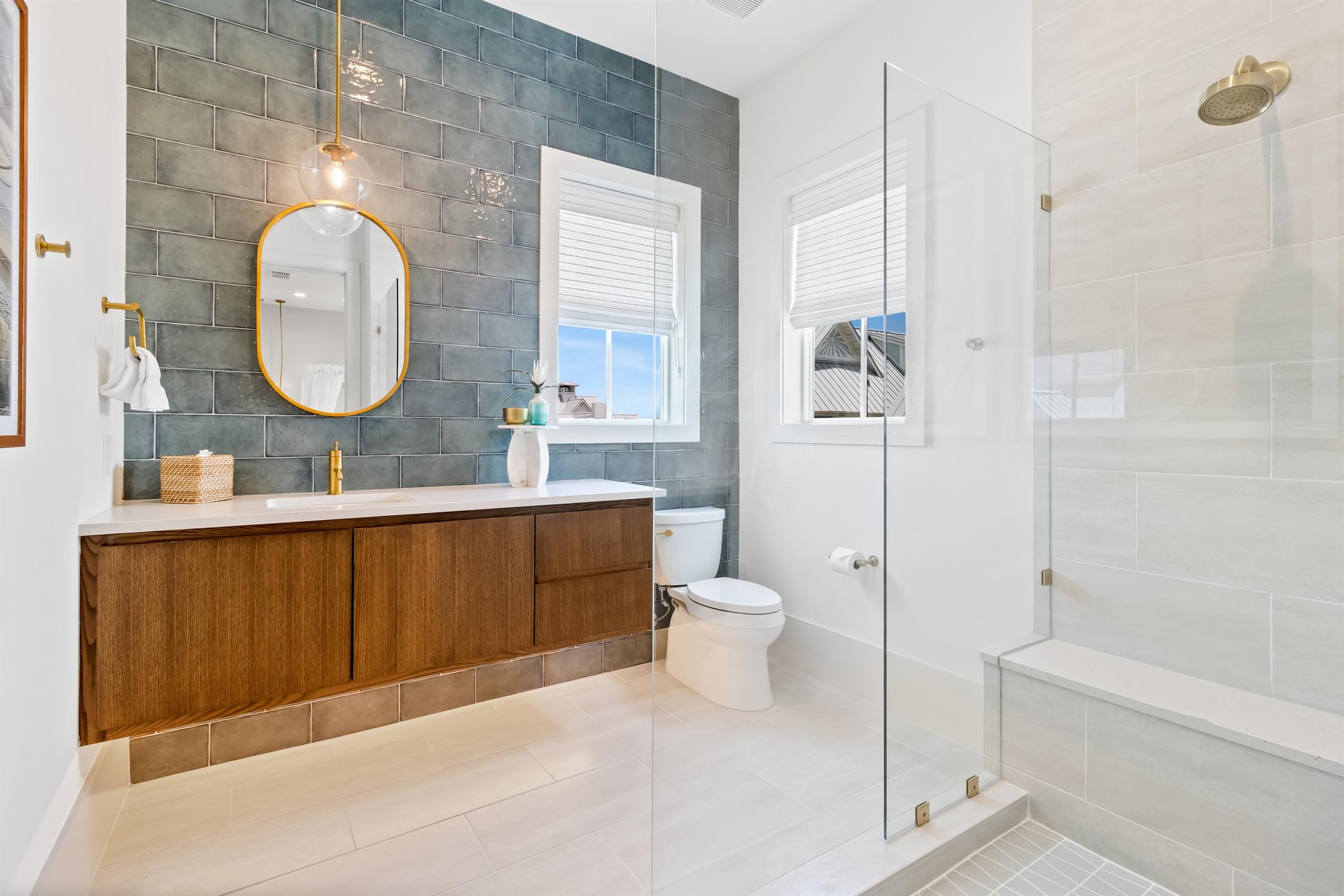 Second King Bathroom, 2nd Floor