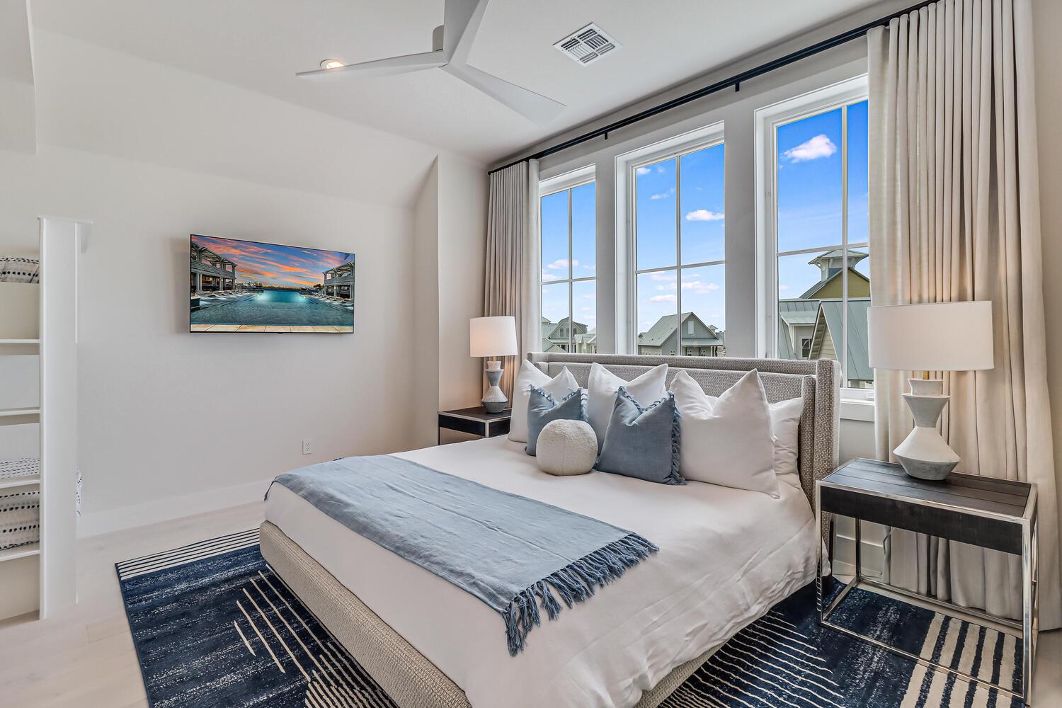 3rd Floor King Suite with Additional Twin Beds