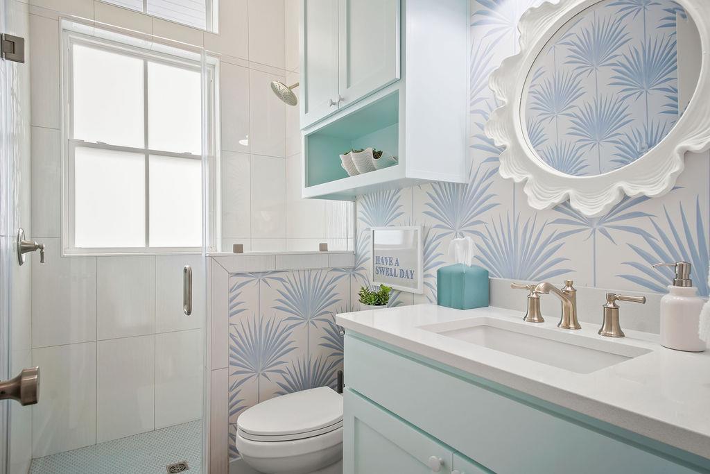 Third King Bathroom, 1st Floor