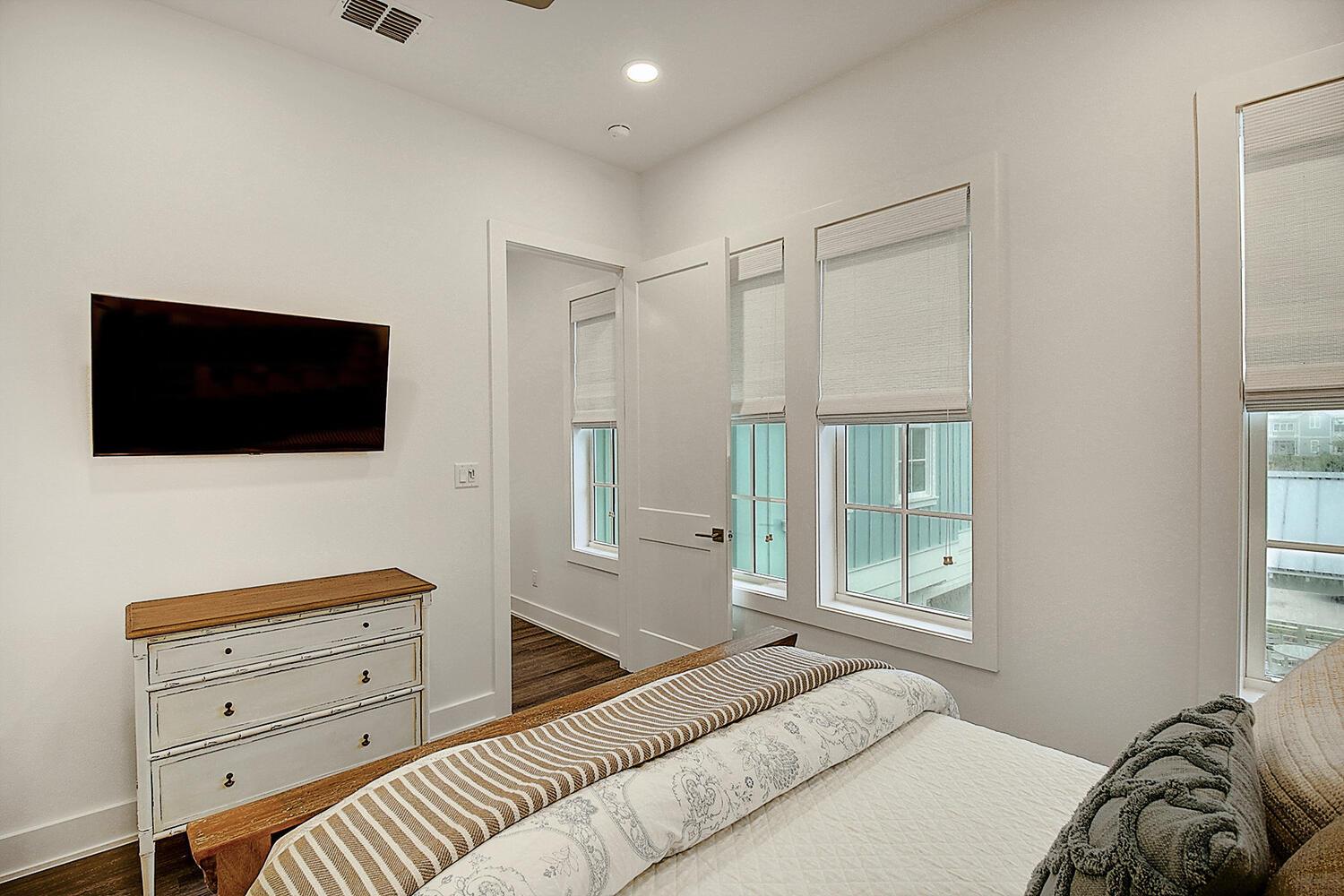Queen Bedroom with private bath, 2nd Floor