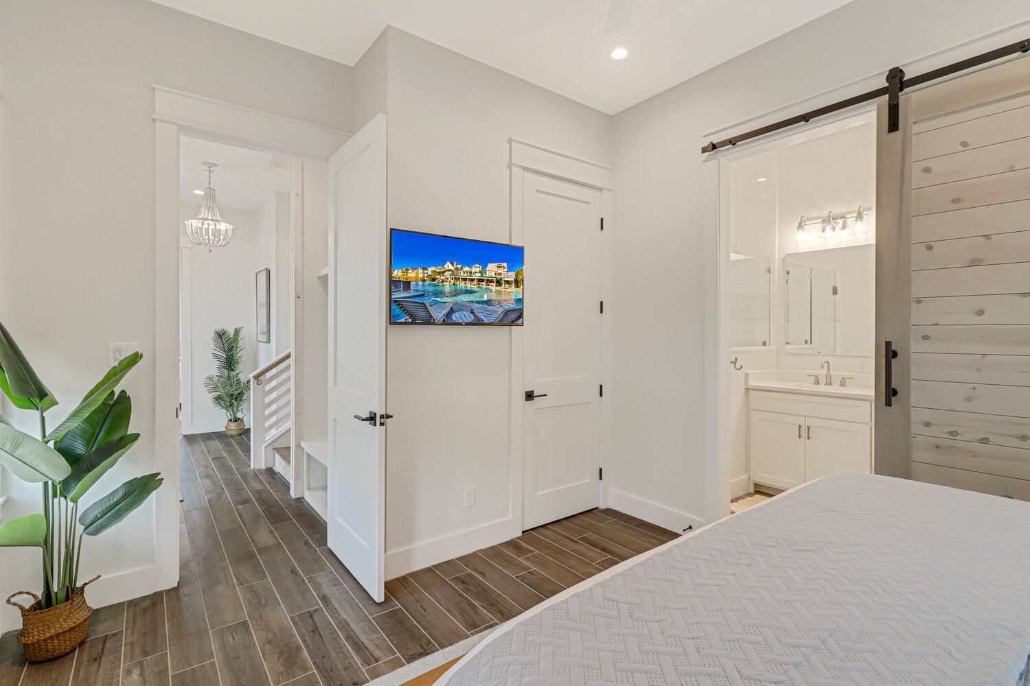 King Bedroom, 1st Floor