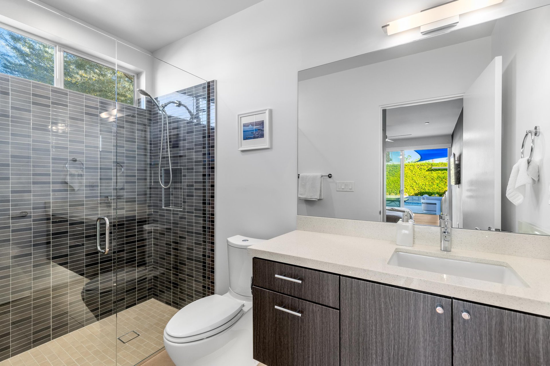 Casita en suite bathroom