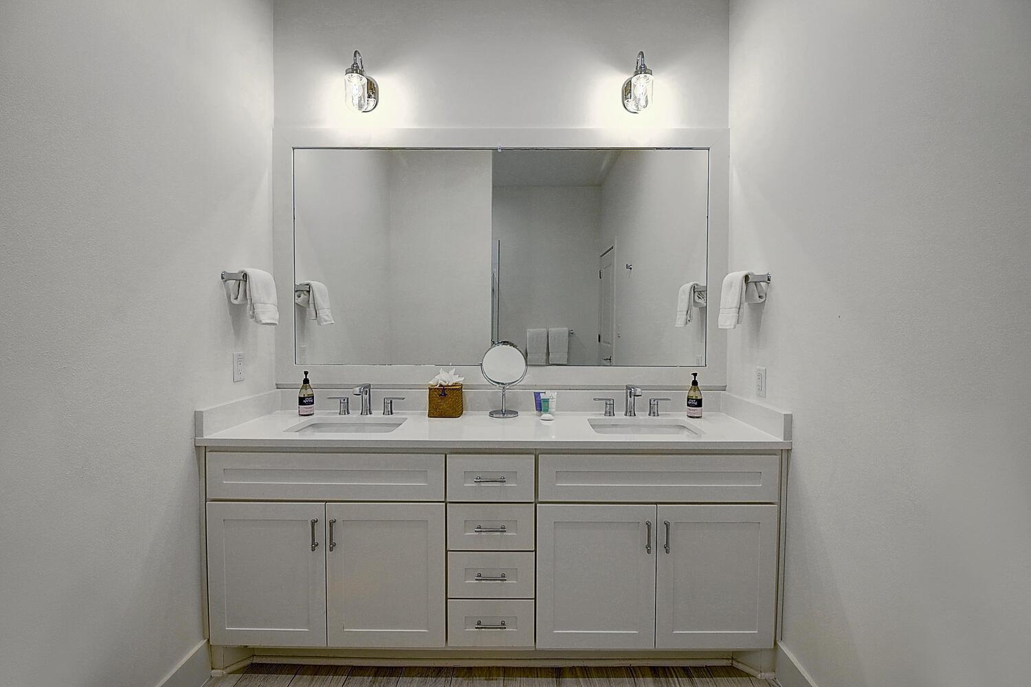 1st Floor, Primary King Bathroom
