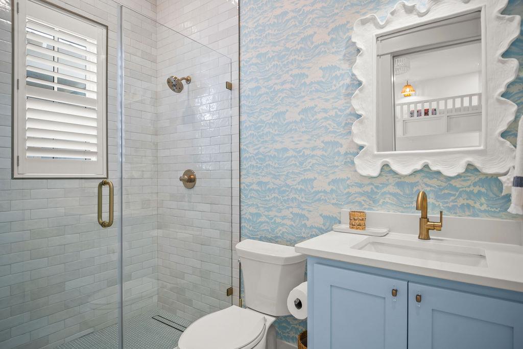 KingTwin Bathroom, 2nd Floor