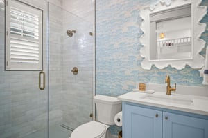 KingTwin Bathroom, 2nd Floor