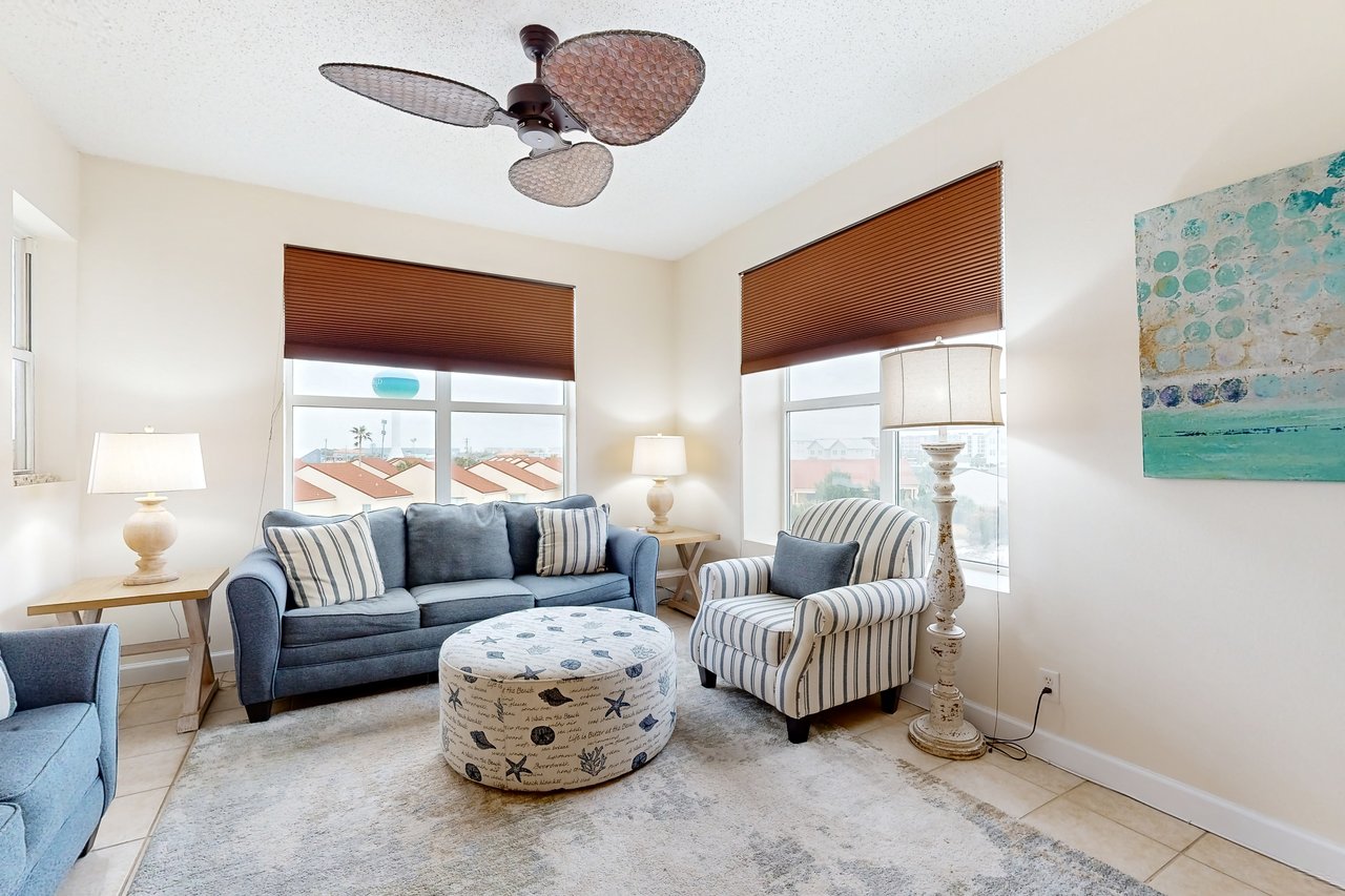 Palm Court Yacht Club 412 1