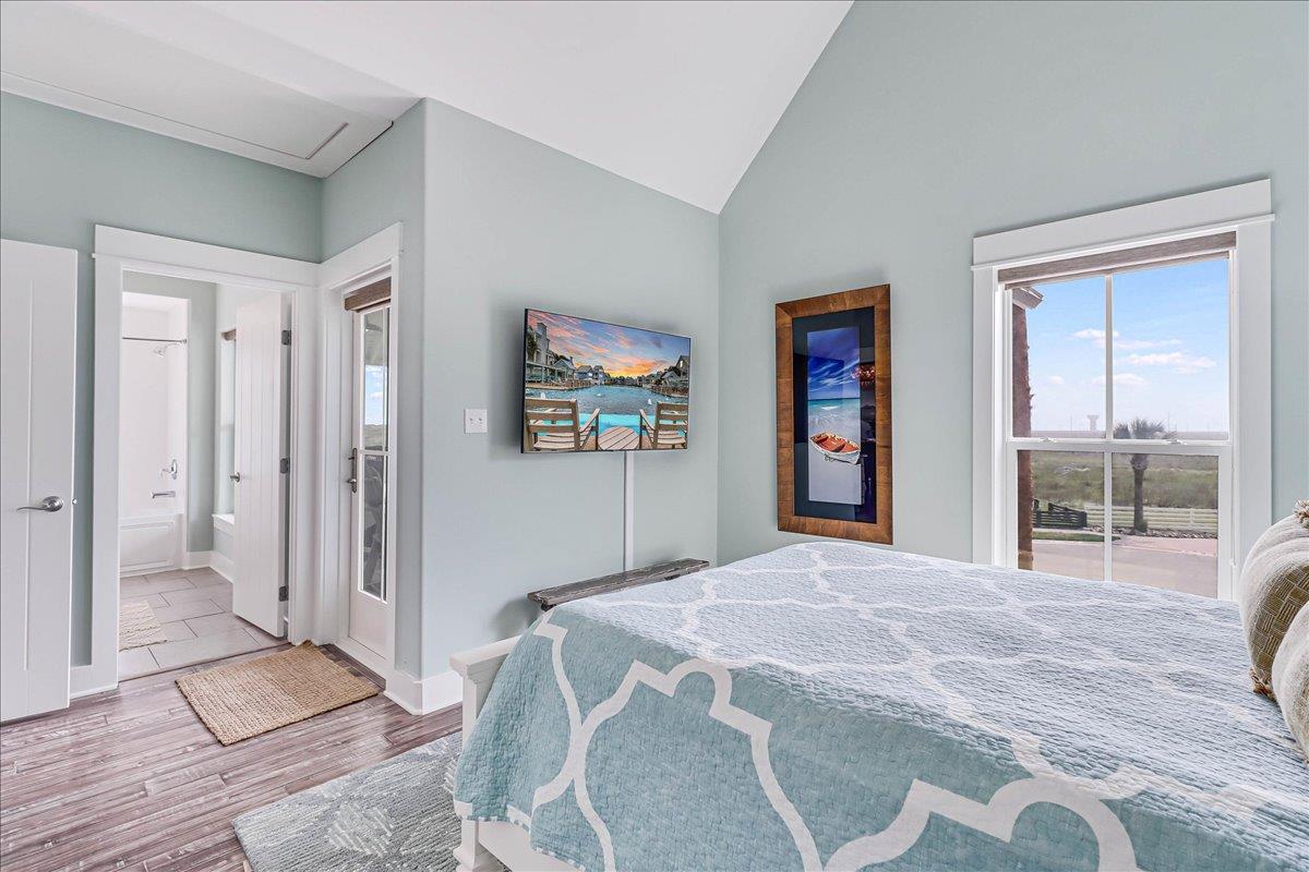 Queen Bedroom, 2nd Floor