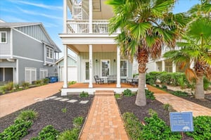 1st Floor, Front Porch