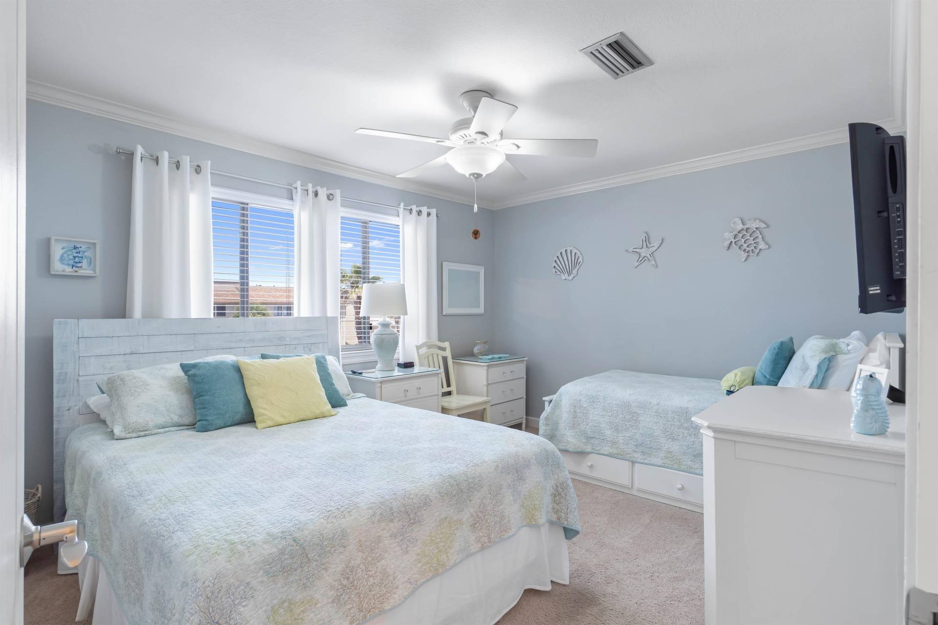 Guest Bedroom Queen  Twin