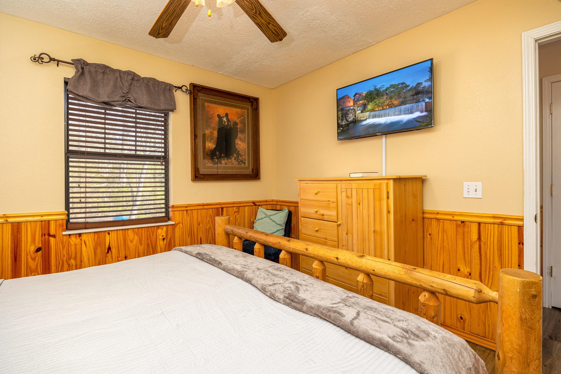 Bedroom amenities at Liams Lookout, a 2 bedroom cabin rental located in Pigeon Forge