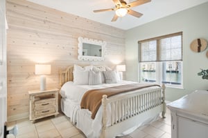 King Bedroom, 1st Floor