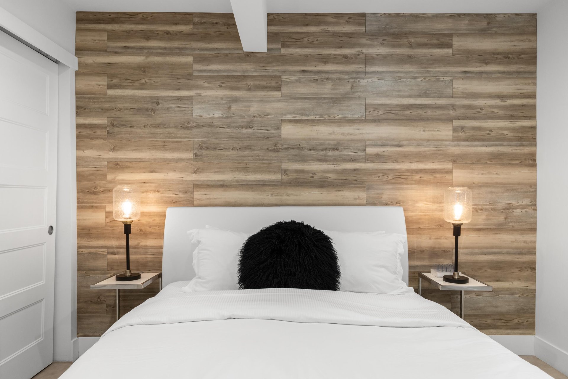 Queen size bed.