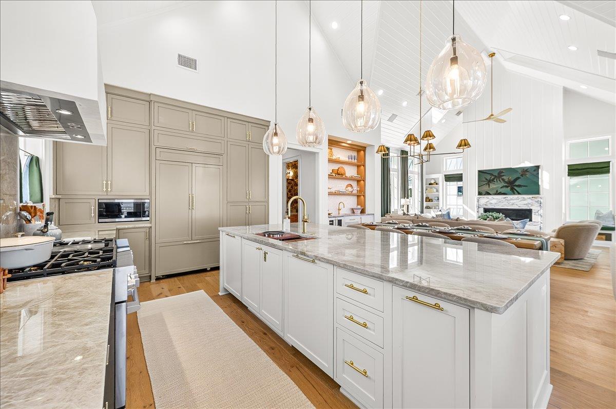 3rd Floor, Kitchen
