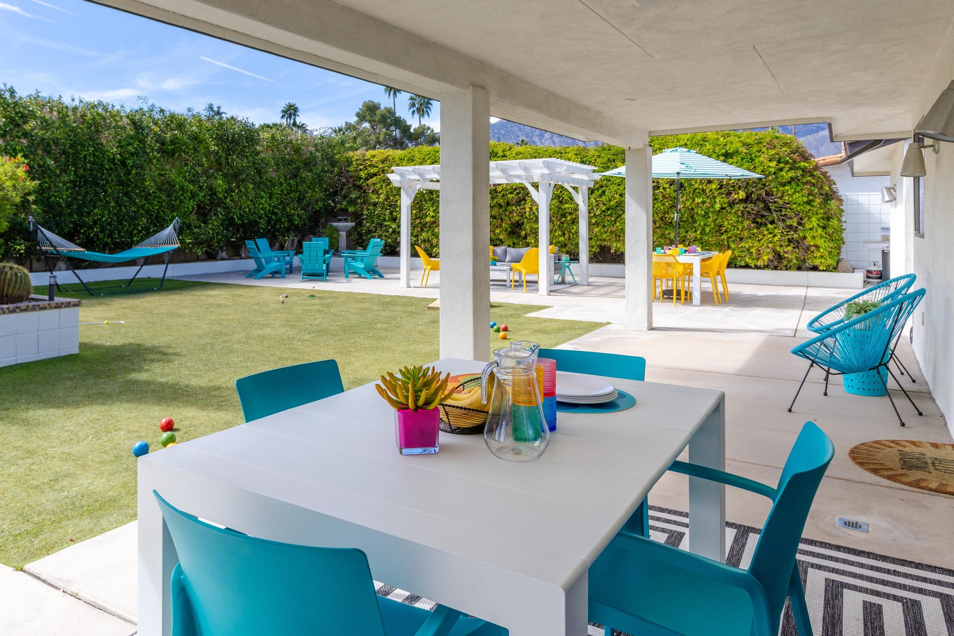 Outdoor al fresco dining