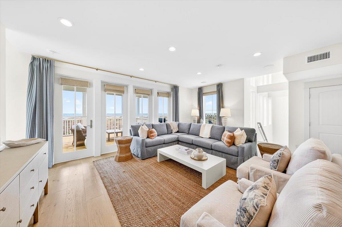 2nd Floor, Living Room