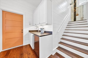 1st Floor, Wet Bar
