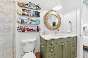 1st King Bedroom Ensuite, 1st Floor