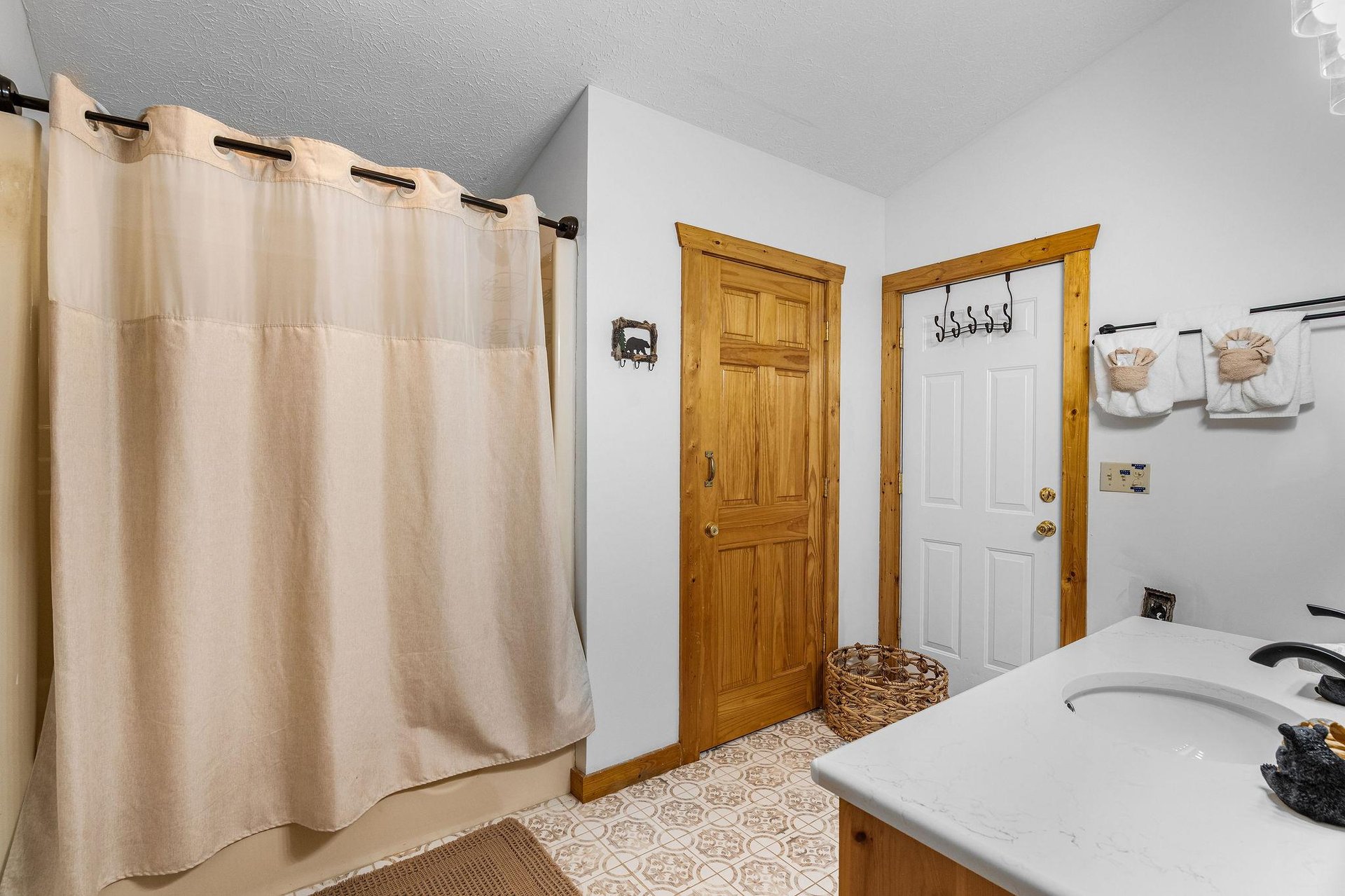 Tub w shower