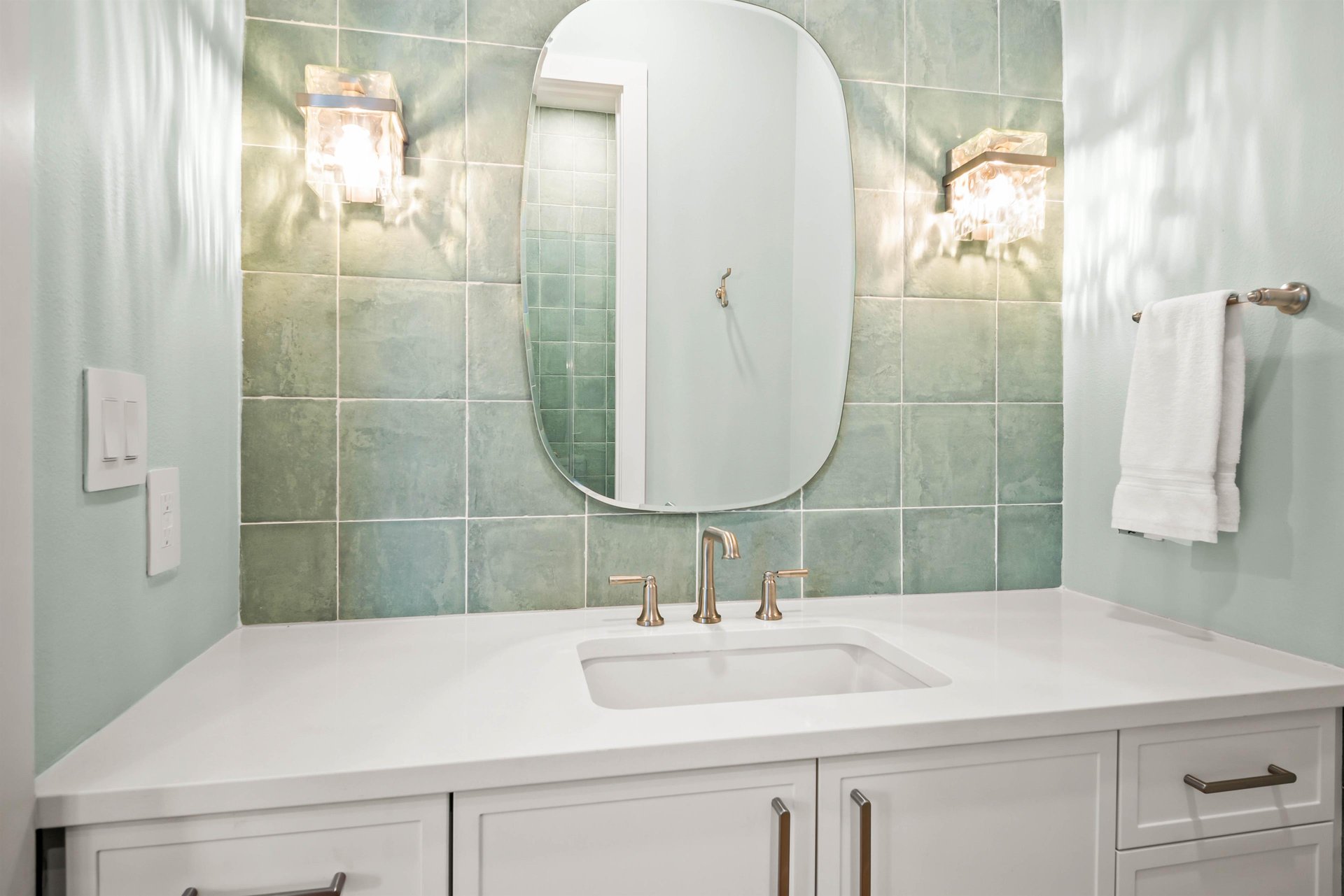 2nd Queen Bathroom, 1st Floor