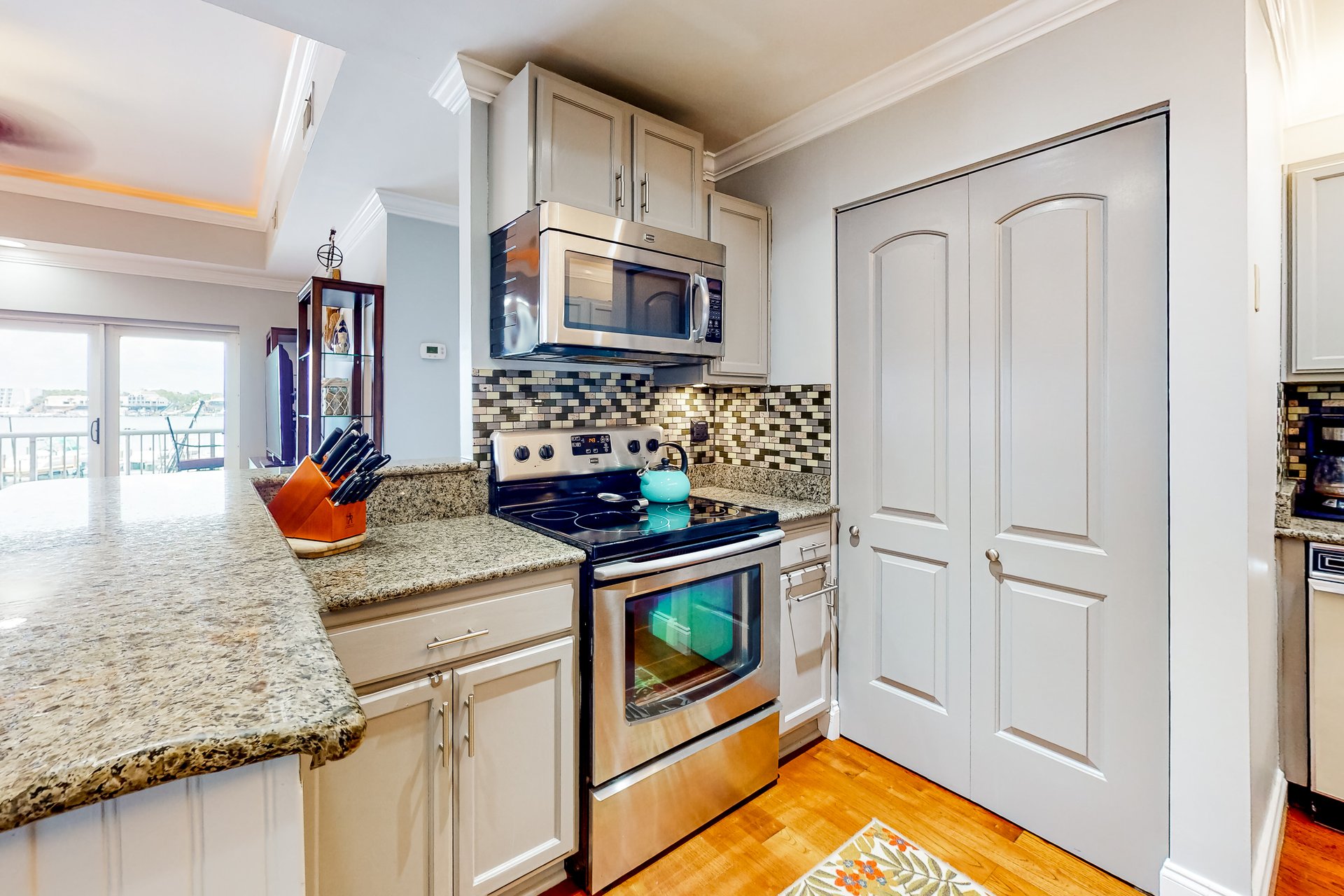 Sun King Yacht Club 2C 12