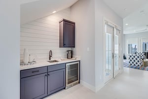 Hallway Beverage Bar, 1st Floor