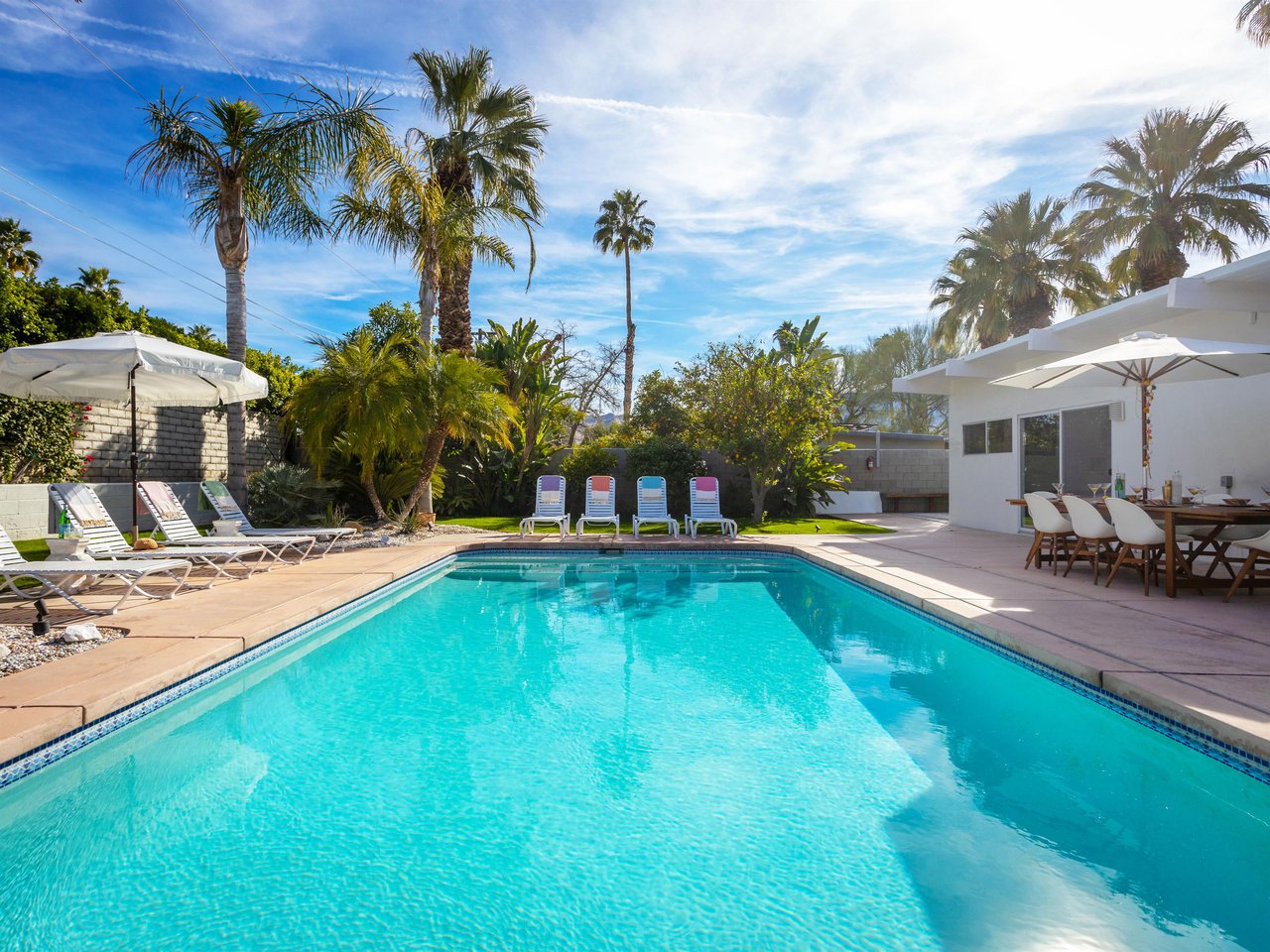 Lots of poolside amenities