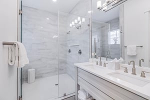 Primary King Bathroom, 1st Floor