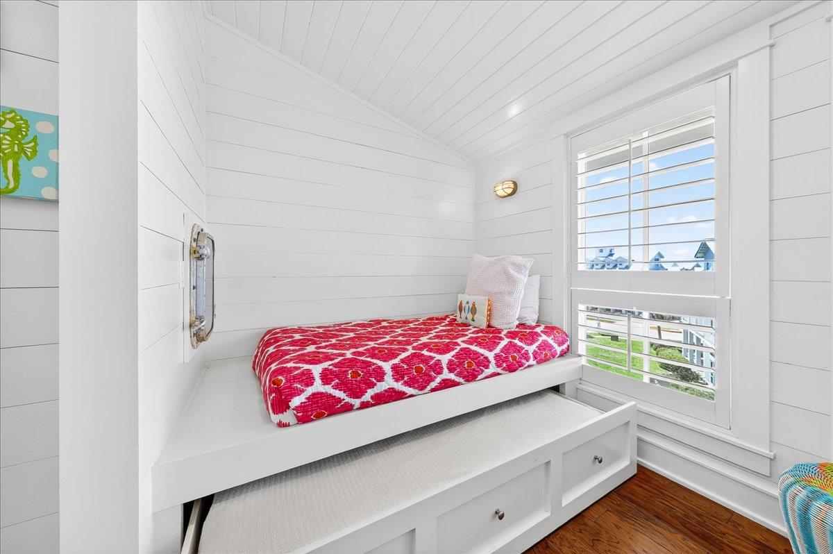 3rd Floor, Bunk Bedroom