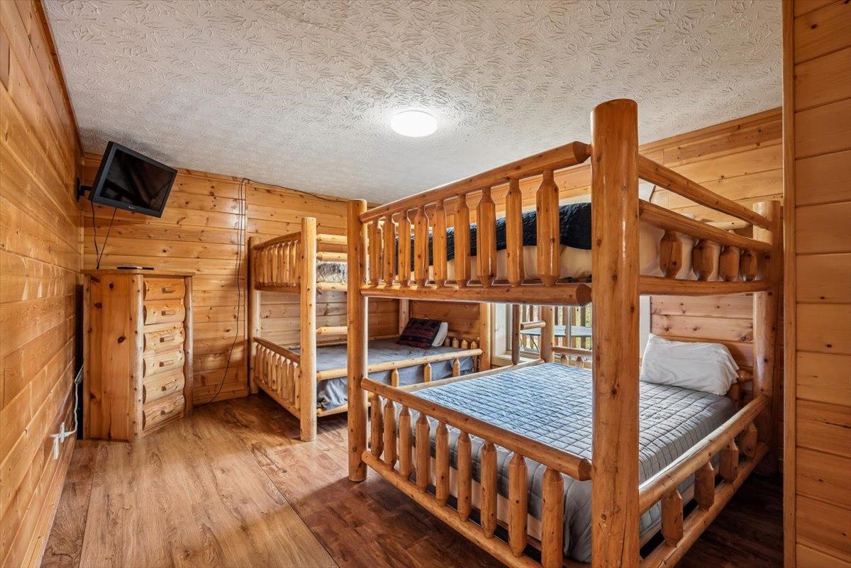 40Bedroom