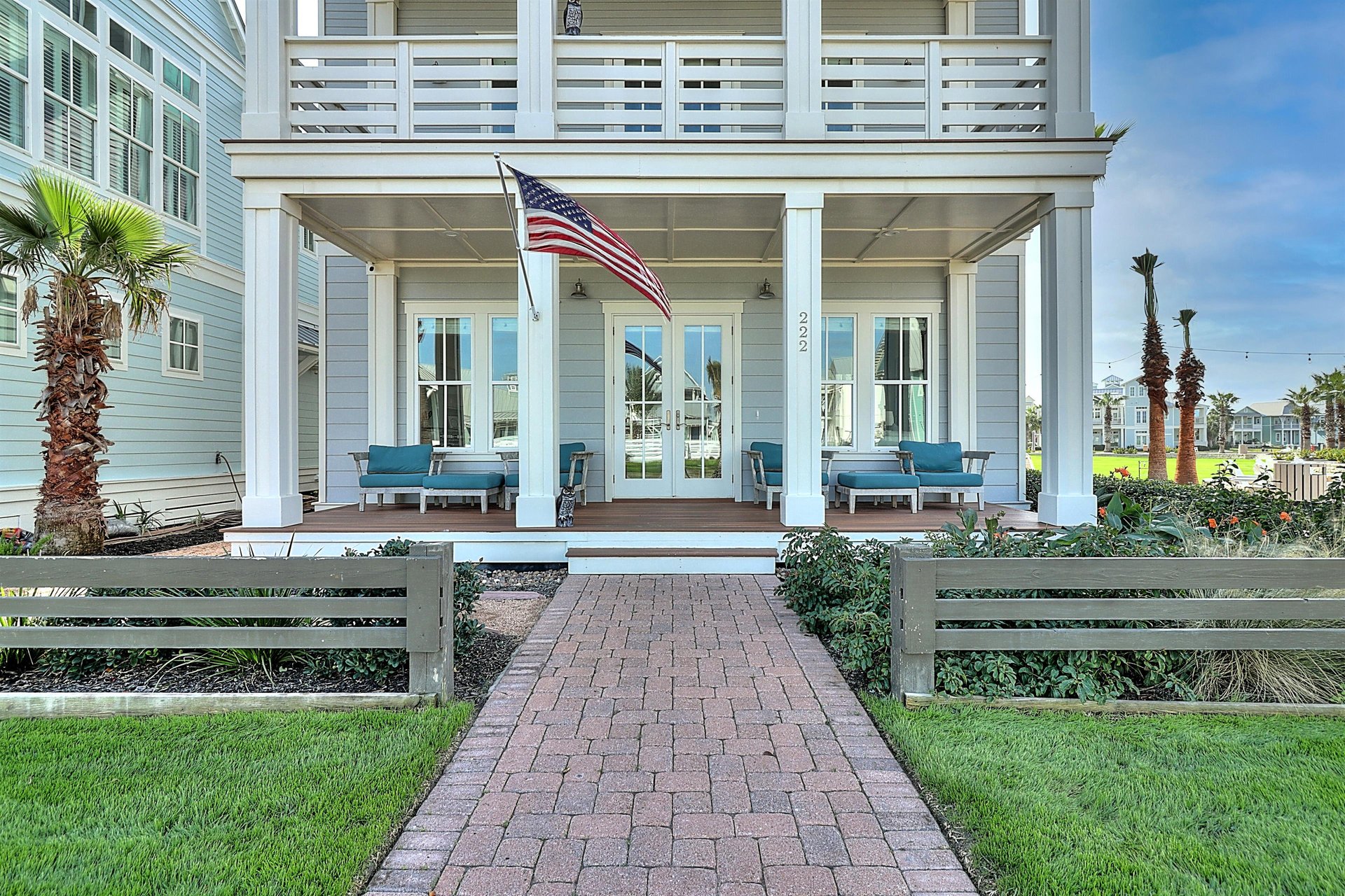 Front Porch, 1st Floor
