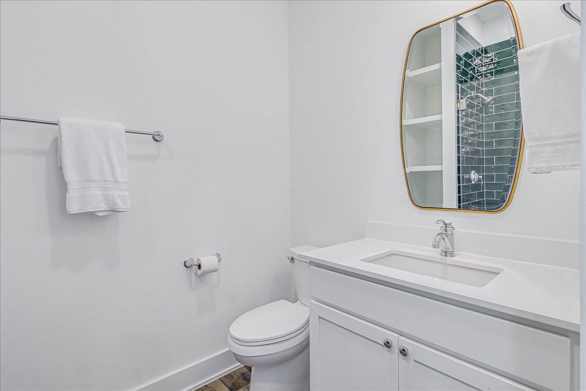 Second King Bathroom, 2nd Floor