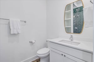 Second King Bathroom, 2nd Floor