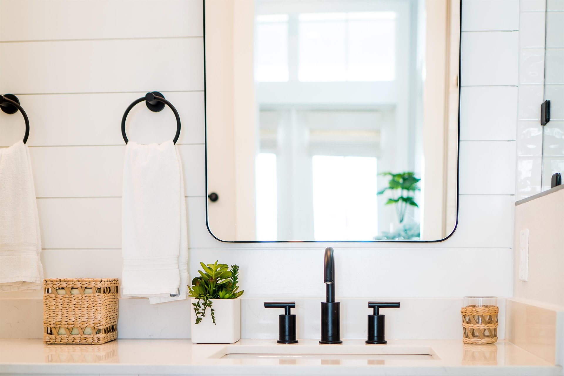 1st Floor King Master Suite