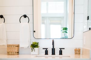 1st Floor King Master Suite