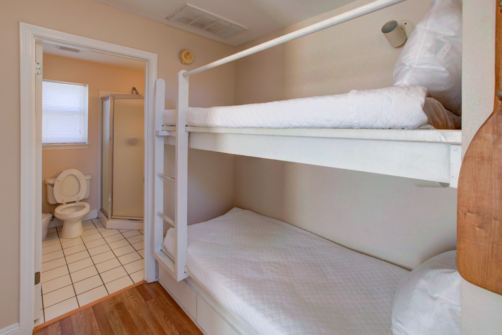 Nantucket Rainbow Cottages 15A 7