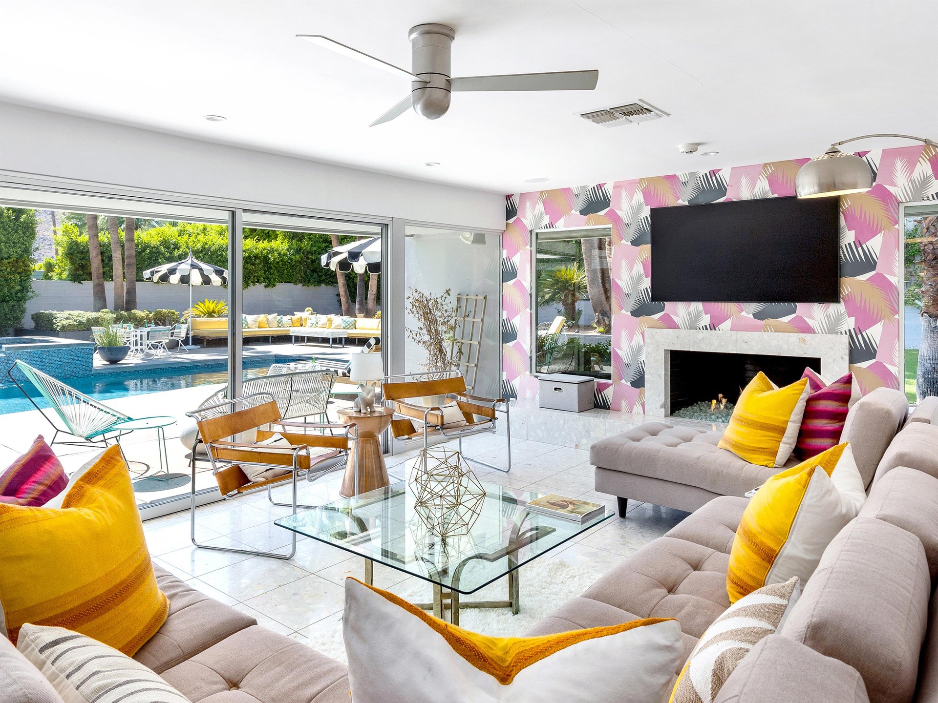 Beautiful views of the backyard