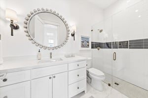 1st Floor, King Bathroom