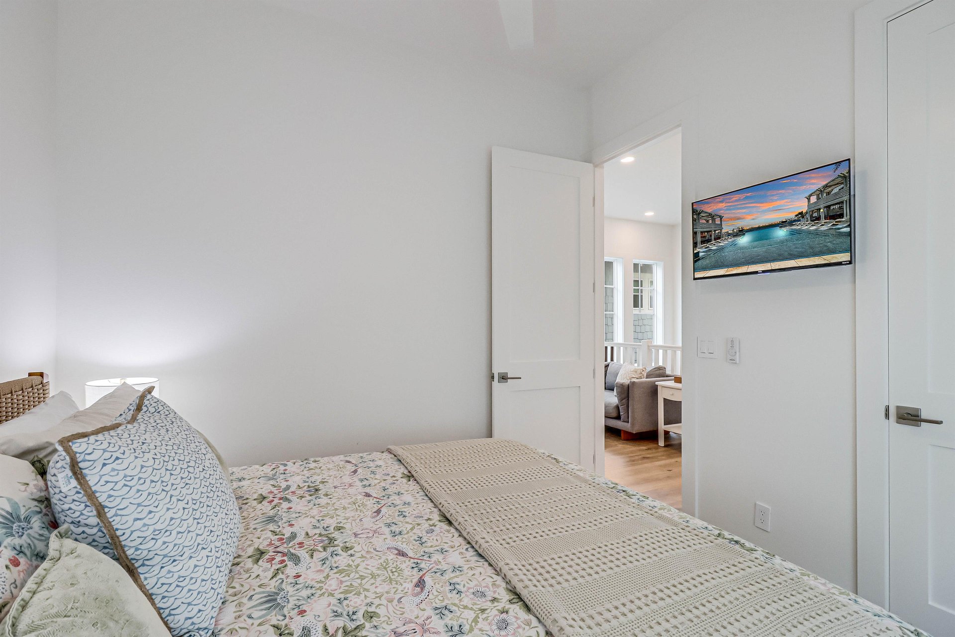 King Bedroom, 2nd Floor