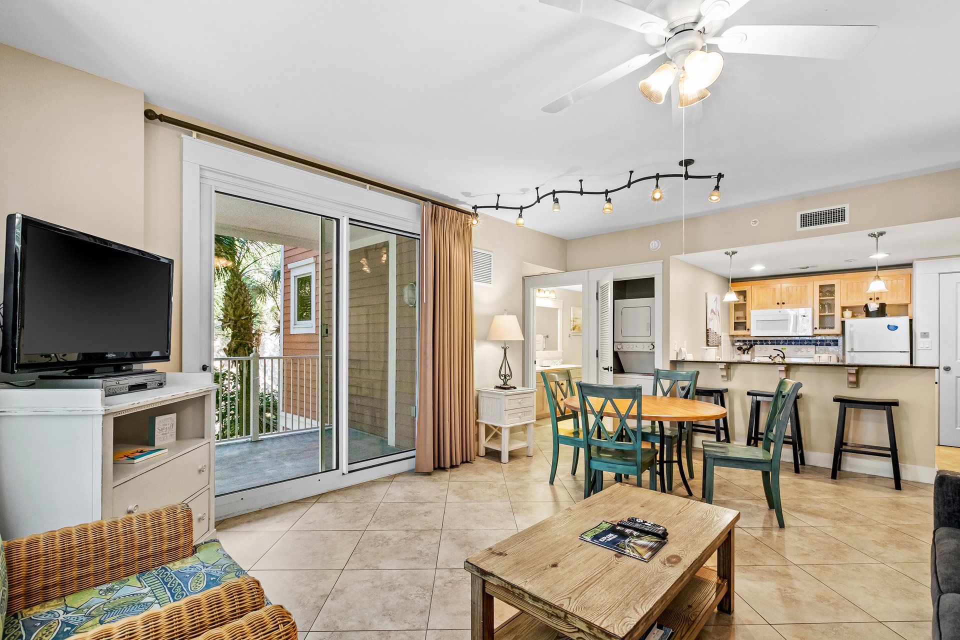 Baytowne Wharf  Market Street Inn 232234 Sand amp Serenity and Salty 3