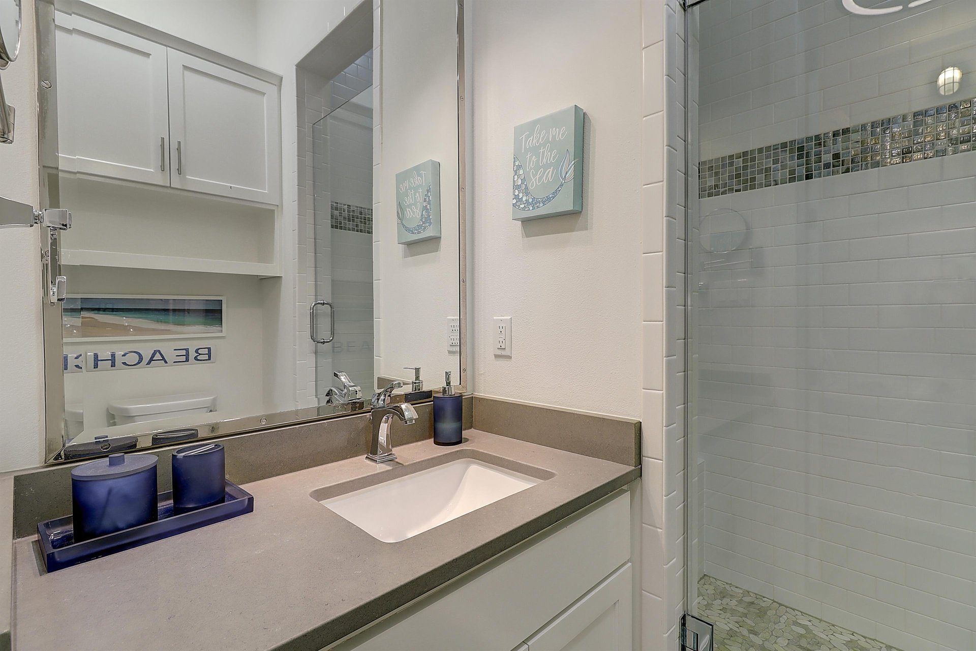 Bunk Bathroom, 1st Floor