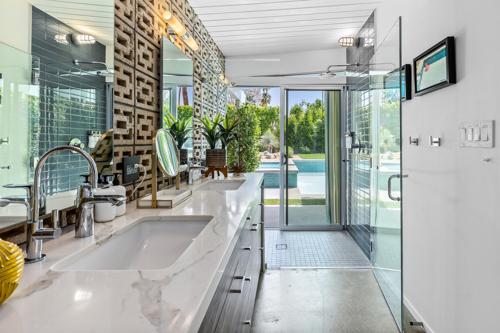 Spalike guest bathroom