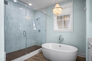 Second King Bathroom, 2nd Floor