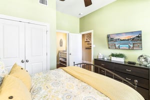 Queen Bedroom, 1st Floor