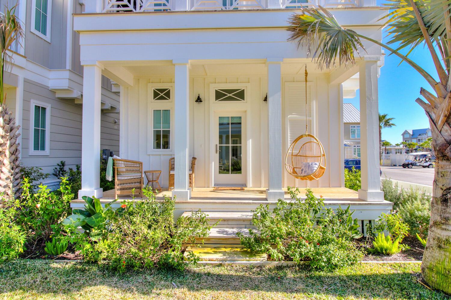 1st Floor, Front Porch