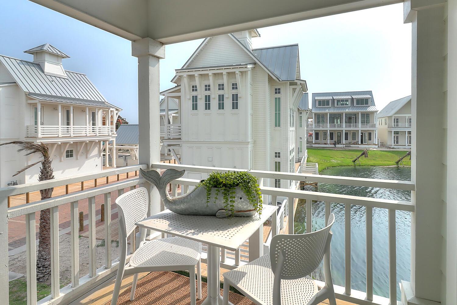 2nd Floor Bunk Room Balcony with a View