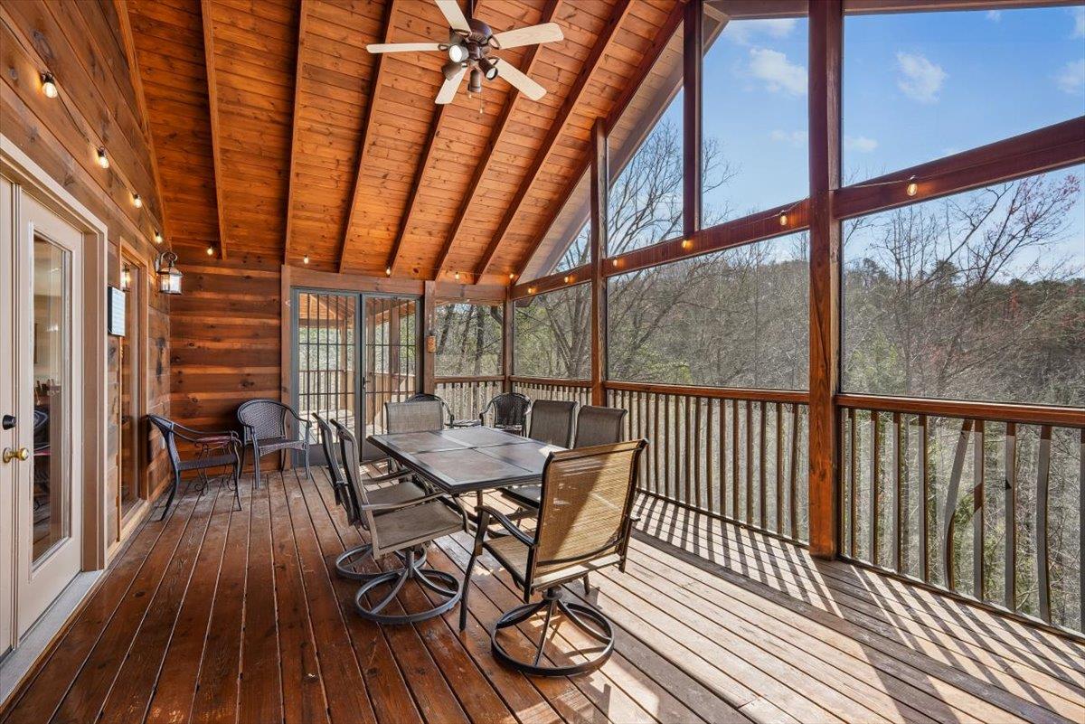 031Screened Deck