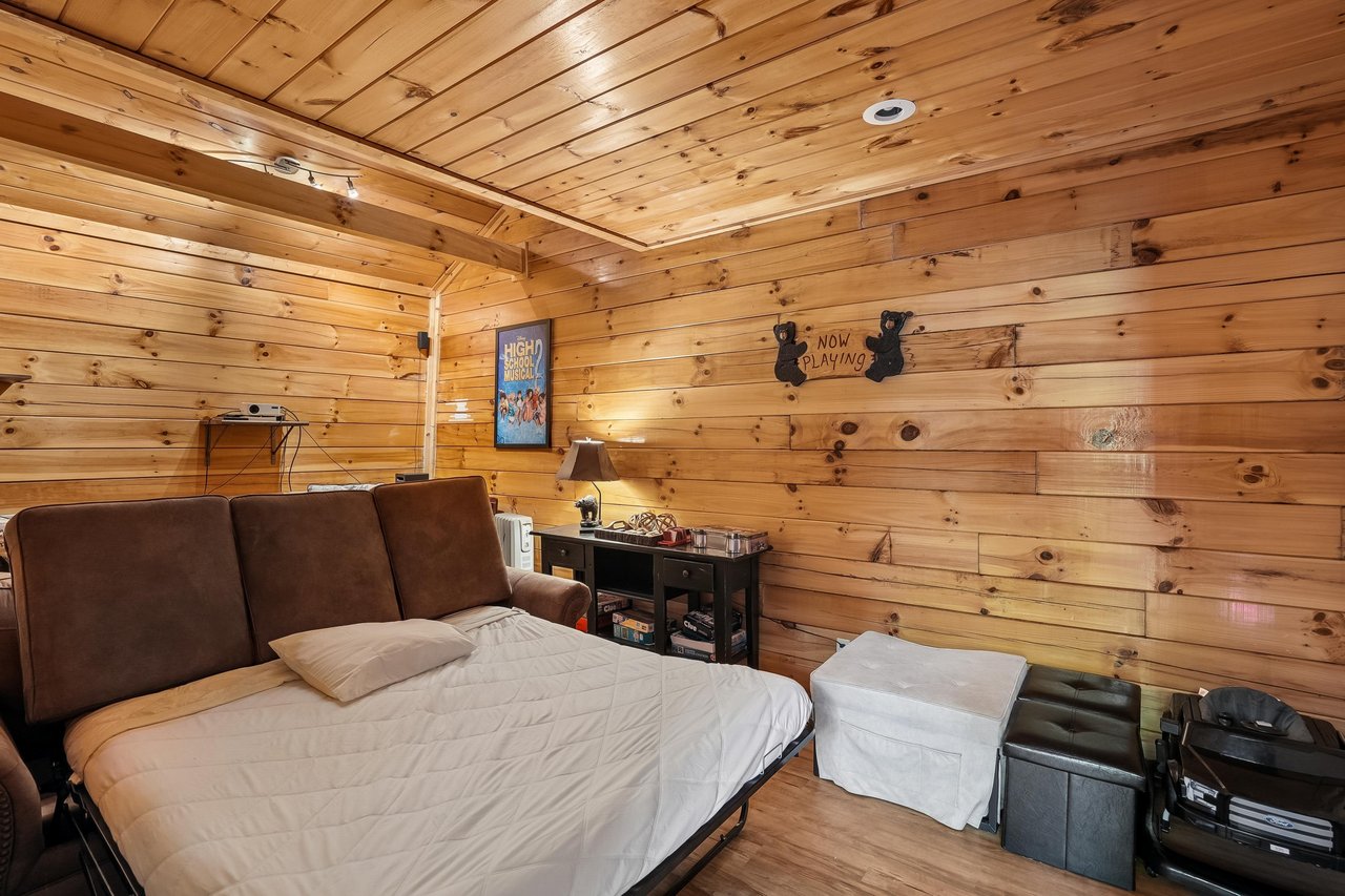 28Bedroom