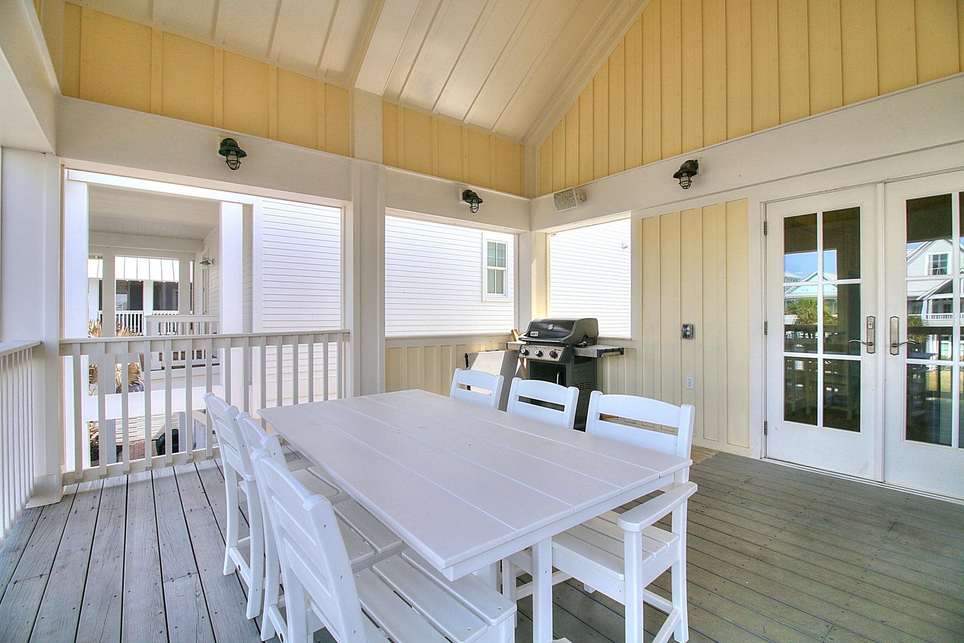 Lakeside Balcony Dining Area  Grill, 2nd Floor