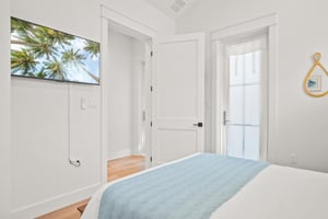 Queen Bedroom, 2nd Floor