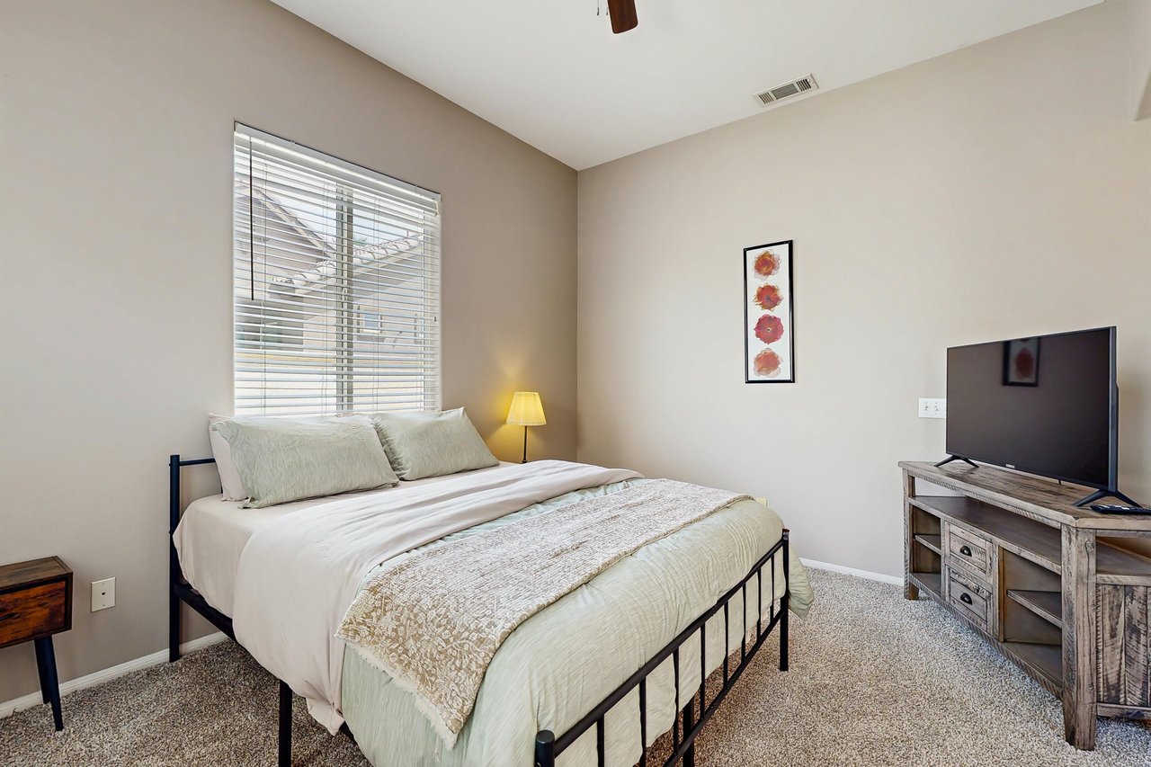 Queen size bed.